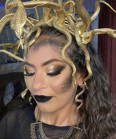 Black and Gold glitter medusa makeup Medusa Photoshoot, Madusa Costume, Medusa Makeup Gold, Medusa’s Halloween Costume, Diy Medusa Headpiece Tutorial, Medusa Snake Crown Diy, How To Make Medusa Headpiece, Medusa Head Piece, Medusa Makeup