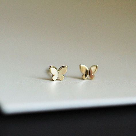 Gold Earrings For Kids, Small Earrings Gold, Stud Earrings Women, Simple Gold Earrings, Neck Pieces Jewelry, Gold Earrings Models, Butterfly Stud Earrings, Pretty Jewelry Necklaces, Modern Gold Jewelry