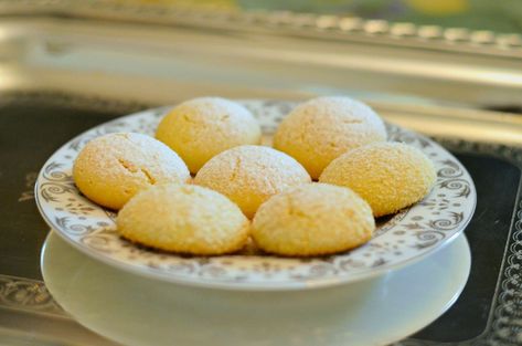 Moroccan Cookies with Evaporated Milk - Ghoriba au Lait Concentré (Purisima) Cookies With Evaporated Milk, Moroccan Desserts, Moroccan Cookies, Evaporated Milk Recipes, Moroccan Cooking, Flavored Sugar, Gluten Free Desserts Recipes, Oatmeal Cookie Recipes, Cookie Flavors