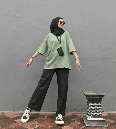 Baggy Tshirt Outfit, Oversize Tshirt Outfits, Class Outfits, Modest Casual Outfits, Class Outfit, Street Hijab Fashion, Muslim Outfits Casual, Clothes Korean Style, Style Hijab