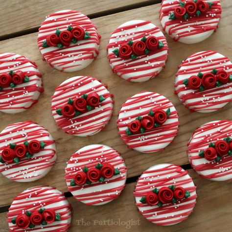 The Partiologist: Elegant Oreo's! Red Chocolate Covered Oreos, Valentine Dipped Oreos, Valentine’s Day Oreos, Valentines Oreo M&m Cookies, Floral Chocolate Covered Oreos, Christmas Party Buffet, Easy Bake Oven Mixes, Strawberry Ideas, Christmas Cake Pops