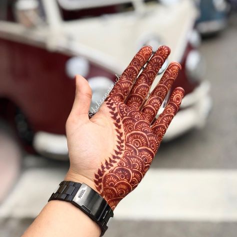 Durga Pooja, Front Mehndi Design, Mehndi Designs For Kids, Very Simple Mehndi Designs, Simple Mehndi Designs Fingers, Full Mehndi Designs, Mehndi Decor, Latest Bridal Mehndi Designs, Mehndi Designs Front Hand