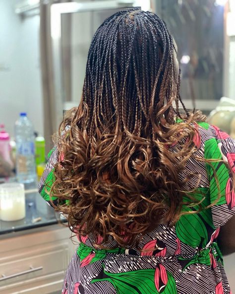 Synthetic braiding hair Short Spiral Braids, Spiral Braids Hairstyles, Mid Length French Curl Braids, Ankara Braids, Afro Hair Tips, French Braid Short Hair, Ghana Braids Hairstyles, French Curls, Curls Braids