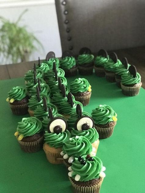 Alligator Cupcake Cake, Alligator Themed Food, Jungle Party Cupcakes, Jungle Journey Vbs 2024 Snacks, Safari Birthday Cupcakes, Safari Cupcakes Jungle Theme, Crocodile Cupcakes, Jungle Treats, Alligator Cupcakes