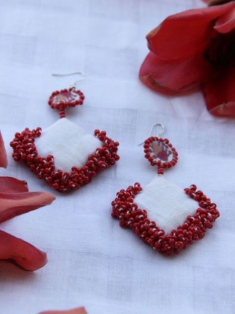 Handmade Earrings Fabric, Handmade Earrings Ideas, Cotton Earrings, Cloth Necklace, Textile Earrings, Earrings Fabric, Embroidery Accessories, Terracotta Jewellery Designs, Shell Jewellery