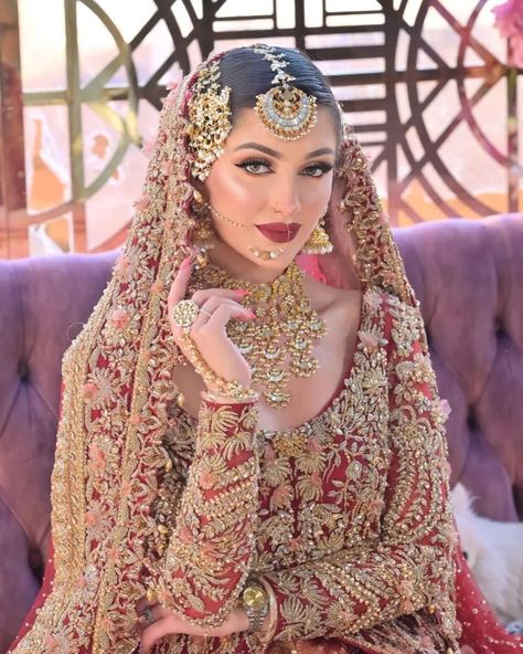 Pakistani Makeup Looks, Bride Groom Photoshoot, Cute Queen, Queen Girl, Designer Dresses Elegant, Pakistani Bridal Makeup, Desi Wedding Dresses, Asian Bridal Dresses, Asian Wedding Dress