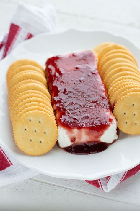 Cream Cheese Spread Recipes, Surf Dress, Cheese Spread Recipes, Raspberry Cream Cheese, Cheese Dips, Cream Cheese Appetizer, Cream Cheese Dip, Raspberry Cream, Cream Cheese Dips