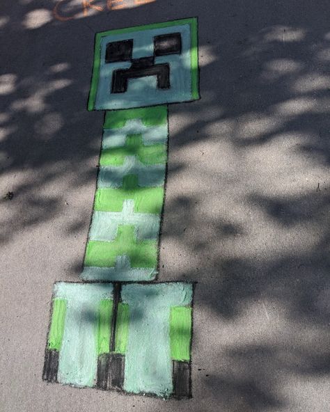 Fairlane chalk Minecraft Chalk Art, Simple Chalk Art, Chalk Art Sidewalk, Fun Chalk Art, Chalk Ideas, Creeper Minecraft, Sidewalk Chalk Art, Chalk It Up, Sidewalk Chalk