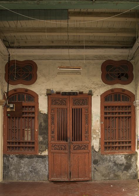 Old Colonial House, George Town, Penang, Malaysia Malaysian House, Old Colonial Homes, Tropical Houses Architecture, George Town Penang, Penang Island, Eric Lafforgue, Asian Interior, Earthy Home, George Town