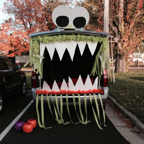 Trunk or treat! Octoberfest Decor, Monster Trunk Or Treat, Halloween Car Decorations, Church Halloween, Trunk Or Treat Ideas, Hallowen Ideas, Treat Ideas, Trunk Or Treat, Halloween Hacks