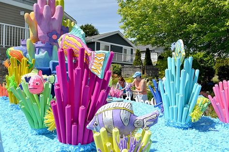 Parade Float Diy, Vbs Ocean Theme, Mermaid Float, Ocean Vbs, Mermaid School, Beach Floats, Homecoming Floats, Under The Sea Decorations, Bubble Guppies Party