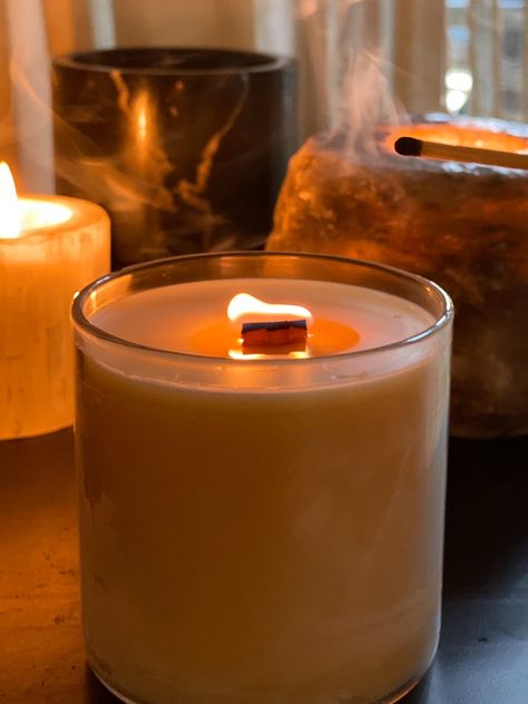 Candle With Wood Wick, Candle Wood Wick, Reading Party, Candle Making Tutorial, Concrete Candles, Woodwick Candle, Gemstone Candles, Candles Natural, Wood Wick Candle