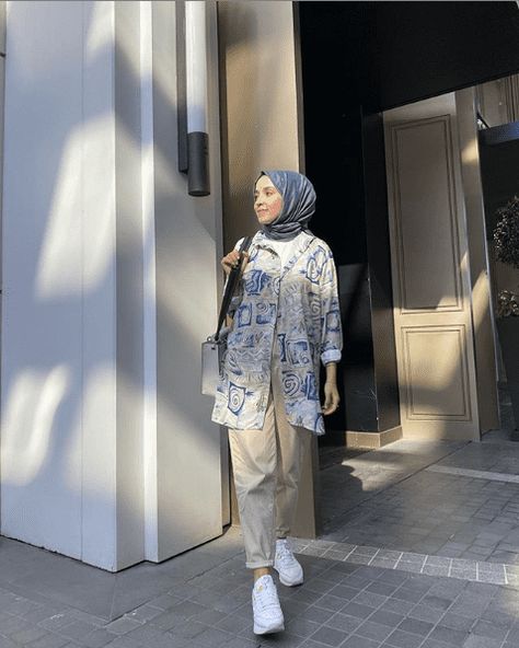 Outfit Outer Hijab, Batik Fashion Hijab, Mom Clothing Style, Mix And Match Outfits Hijab, Outfit Outer, Ootd Hijab Simple, Outfit Ngampus, Ootd Vintage, Outfit Hijab Casual