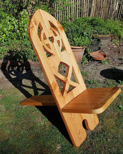 Viking Chair Plans, Wood Projects For Men, Campfire Chair, Viking Chairs, Diy Wood Projects For Men, Viking Chair, Rustic Woodworking Projects, Wood Chair Diy, Plywood Projects