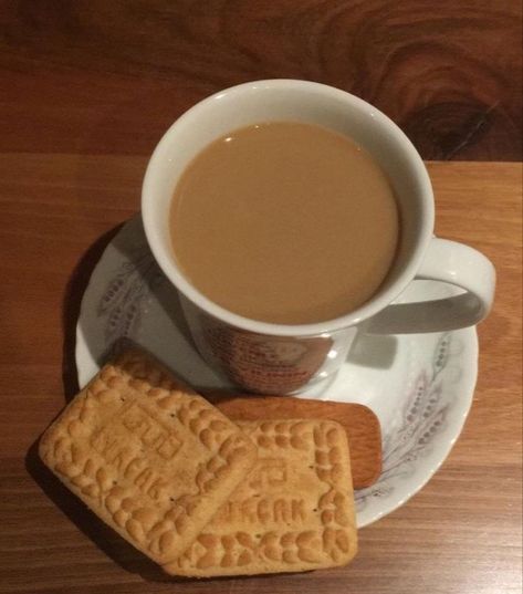 Choco Biscuit, Tea And Biscuits, Masala Tea, Good Evening Greetings, Coffee Gif, Tea Love, Tea Biscuits, Food Gallery, Coffee Obsession