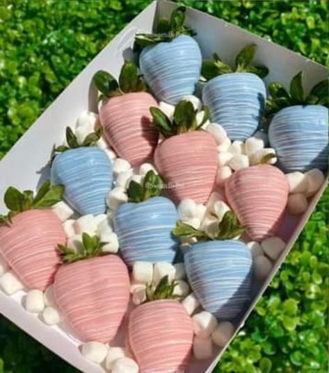 Gender Reveal Dipped Strawberries, Gender Desserts, Healthy Gender Reveal Food, Pink And Blue Foods For Gender Reveal, Gender Reveal Bakery Ideas, Gender Reveal Sweets Table Ideas, Gender Revel Desserts Table, Fruit Gender Reveal Ideas, Gender Reveal Chocolate Covered Strawberries