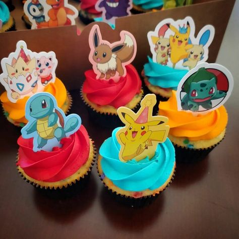 Pokemon Cupcake Cake, Cupcakes Pokemon, Cupcake Cake Ideas, Pokemon Snacks, Pokemon Party Decorations, Pokemon Cupcakes, Pokemon Themed Party, Pokemon Birthday Cake, Bubble Cake