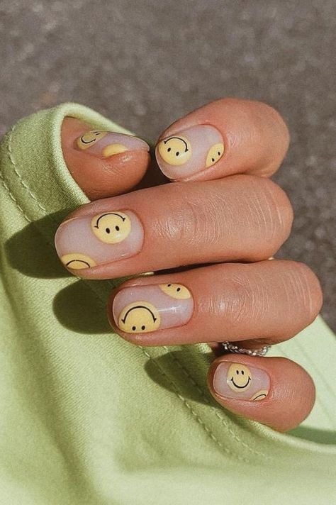 Spring Nails Inspiration – Rachel Vince Cute Short Nails, Nails Yellow, Spring Acrylic Nails, Cute Simple Nails, Spring Nail Colors, Cute Summer Nails, Yellow Nails, Minimalist Nails, Funky Nails