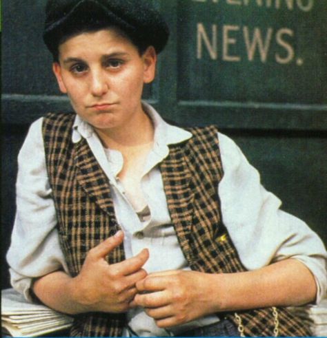 Newsies: Racetrack - Max Casella! He's so cute! I had a crush on him on Doogie Howser too. Max Casella, Racetrack Higgins, Spot Conlon, Newsies 1992, Theatre Life, Newsies, Broadway Musicals, Theatre Kid, Musical Movies