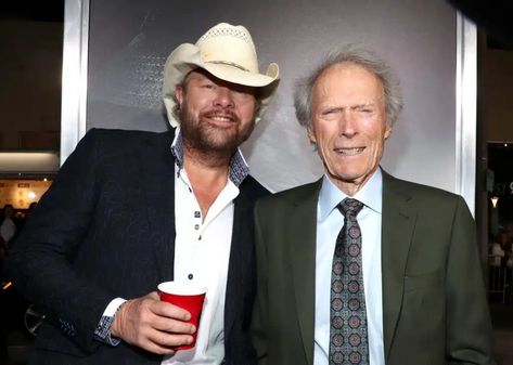 The Story Behind Toby Keith’s Poignant Song “Don’t Let The Old Man In” | Classic Country Music | Legendary Stories and Songs Old Country Music Singers, Toby Keith Lyrics, Actor Clint Eastwood, Classic Country Music, Country Music Songs, Great Song Lyrics, Toby Keith, Outlaw Country, Country Music Videos