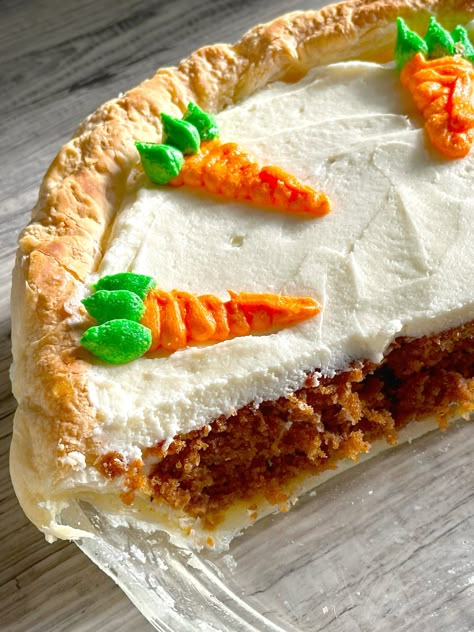 Carrot Cake Pie | 12 Tomatoes Carrot Cake Pie Recipe, Carrot Cake Pie 12 Tomatoes, Carrot Cake Thanksgiving, Carrot Cake Pie, Carrot Pie Recipe, Easter Pies, Carrot Pie, Carrot Cake Bars Recipe, Easter Foods