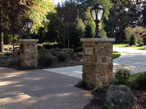 Awesome pillars and landscaping Entry Pillars Driveway, Brick Pillars Driveway Entrance, Driveway Pillars With Lights, Landscaping Driveway Entrance, Brick Columns Driveway, Landscaping Driveway, Garden Pillar, Brick Pillars, Driveway Entrance Landscaping