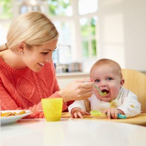 Baby Food: Quinoa with Chicken and Vegetables Weaning Plan, Mother Feeding Baby, Mother Feeding, Feeding Baby, Baby Chick, Weekly Meal Planner, 2nd Baby, Kids Writing, Weaning