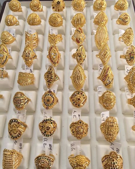 Zevar on Instagram: “Our rings are sorted and waiting for you to pick up #zevar #newyearnewstyle #sorted #buyme” Aada Khan, Rajputi Jewellery, Unique Gold Jewelry Designs, Delicate Gold Jewelry, Gold Finger Rings, Arm Art, Elegant Jewellery, Cute Engagement Rings, Gold Jewelry Simple Necklace