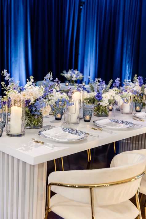 Navy White Table Setting, Blue And White Table Decor, Table Decor Candles, White Table Decor, White Tablescape, White Cocktail Tables, Blue Table Settings, Meeting Hall, White Table Settings