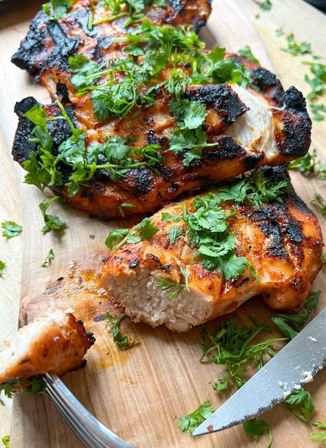 Hot Honey Grilled Chicken, Honey Chicken Breast, Honey Grilled Chicken, Chicken With Herbs, Hot Honey Recipe, Dried Spices, Hot Honey Chicken, Honey Chicken Recipe, Crisp Salad