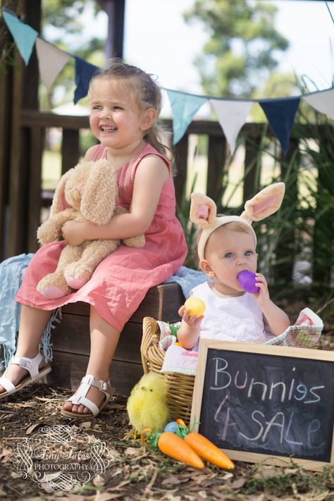 Sisters Easter Photoshoot, Sibling Easter Photoshoot, Sibling Easter Photos, Easter Sibling Pictures, Easter Shoot, Baby Easter Pictures, Easter Photo Booth, Easter Newborn, Easter Minis