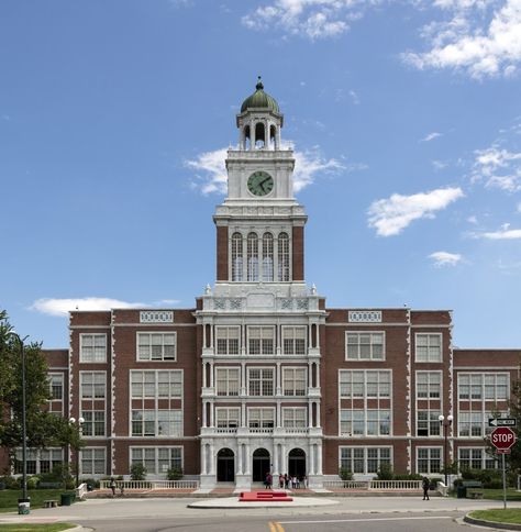 High School In America, British High School, High School Plan, Private High School, East High School, School Building Design, Schools In America, University Architecture, Building Aesthetic