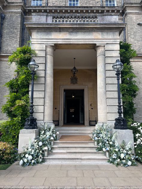 Luxury Hedsor House summer wedding | Louise Hayes Cake Design Wedding Manor House, Hollyhedge Estate Wedding, Grand Tradition Estate Wedding, Hedsor House Wedding, Hedsor House Wedding Flowers, Rengstorff House Wedding, Hedsor House, Contemporary Wedding Cakes, Country House Wedding Venues