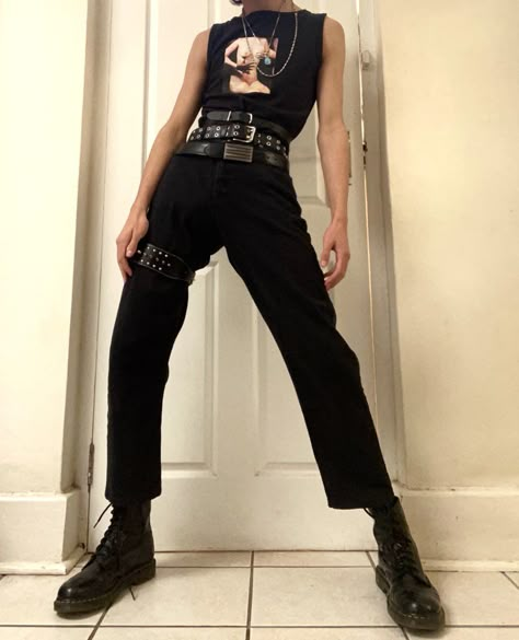 Outfit Inspo Masc, Aesthetic Belt, Grunge Men, Belt Outfit, Alt Outfits, Estilo Punk, Punk Outfits, Alt Fashion, Swaggy Outfits