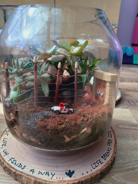 Themed Terrarium Ideas, Chicken Habitat, Jurassic Park Wedding, Jurassic Wedding, Wedding Terrarium, Polaroid Wedding, Terrarium Wedding, Jurrasic Park, Betta Tank