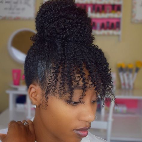 Create A Quick Loose Bun Using Clip-Ins Afro Hair Bun, High Puff, Natural Hair Rules, Loose Buns, Black Hair Updo Hairstyles, Natural Hair Bun Styles, African Hair Braiding Styles, Pelo Afro, Hair Twist Styles