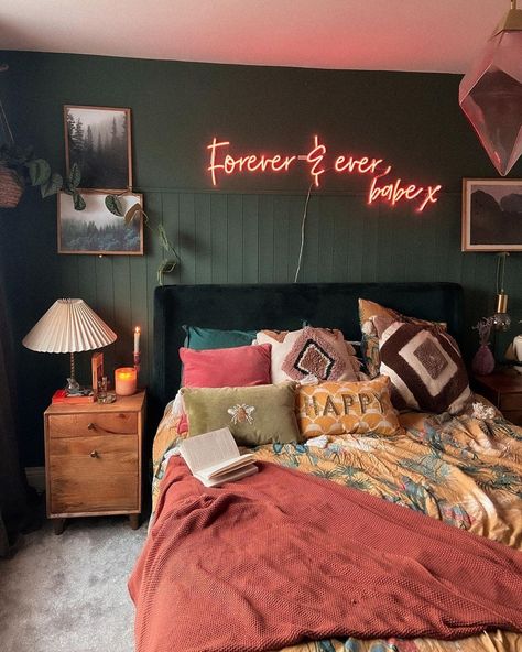 Little Apartment Decor, Street Room, Bed Inspired, Aesthetic Eclectic, Baddie Apartment, Baddie Apartment Ideas, Apartment Decoration, Bedroom Goals, Apartment Decor Inspiration