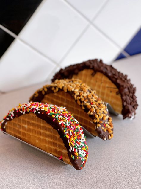 Not all ice cream is created equal. At MooTime, we’ve found the perfect recipe for the most flavorful, supremely creamy ice cream. Taco Ice Cream, Ice Cream Tacos, Ice Cream Taco, Creamy Ice Cream, Ice Cream Treats, Ice Cream Shop, Perfect Food, Cute Food, Cali