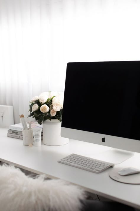 Blogger Office, White Office Decor, Black And White Office, Desk Styling, White Desk, Office Inspo, White Office, Office Inspiration, Home Office Design