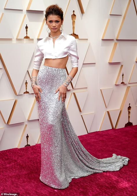 Zendaya Red Carpet, Zendaya Outfits, Oscars Red Carpet, Zendaya Style, Valentino Haute Couture, Atelier Versace, The Oscars, Sequin Gown, On The Red Carpet