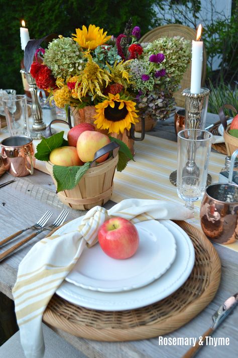 Birthday Party Ideas Spring, Decorating With Sunflowers, Outdoor Thanksgiving Table, Moody Tablescape, Farmhouse Tablescape, Colorful Table Decor, Thanksgiving Table Decor Ideas, Outdoor Thanksgiving, Farmhouse Table Centerpieces