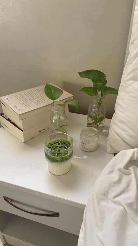 Clean Green Aesthetic, Matcha Aesthetic Wallpaper, First Home Aesthetic, Low Carb Smoothie Recipes, Green Inspo, Matcha Aesthetic, Easy Room Decor, Otaku Room, Clean Green