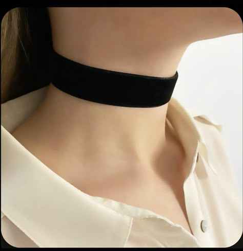 Choker Outfit, Black Velvet Choker Necklace, Trendy Chokers, Gothic Choker, Velvet Choker Necklaces, Necklace Outfit, Ribbon Choker, Choker Black, Gothic Chokers