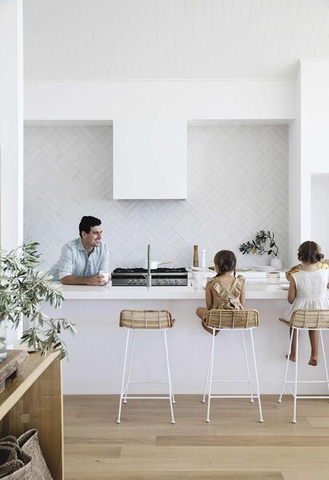 Dulux Natural White, Dapur Rustic, Shoal Bay, Model Dapur, Kitchen Splashback Tiles, Tile Splashback, Splashback Tiles, Kitchen Splashback, Classic Kitchen