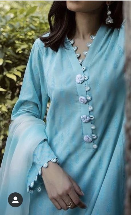 Kurti Sleeves Design, Neck Designs For Suits, Trendy Shirt Designs, Kurta Neck Design, Cotton Kurti Designs, Dress Neck Designs, Dress Design Patterns, Kurti Designs Party Wear, Kurti Neck Designs