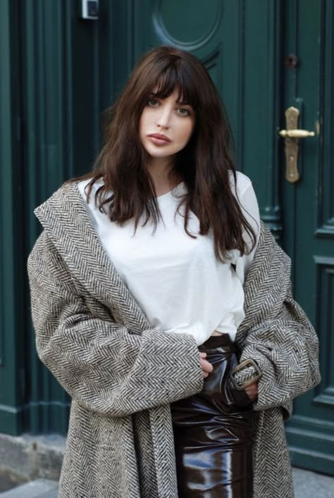 How To Style Bangs, Wispy Bangs, Long Hair With Bangs, Haircuts For Long Hair, Trending Hairstyles, Dark Brown Hair, Grunge Hair, Hair Envy, Looks Chic