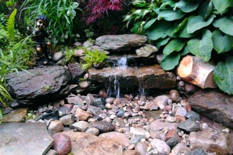 23 Absolutely Gorgeous Pondless disappearing waterfall designs for your backyard Diy Pondless Waterfall, Backyard Pondless Waterfall, Waterfall Designs, Backyard Waterfalls, Pondless Water Features, Backyard Fountain, Pondless Waterfall, Rock Fountain, Garden Pond Design