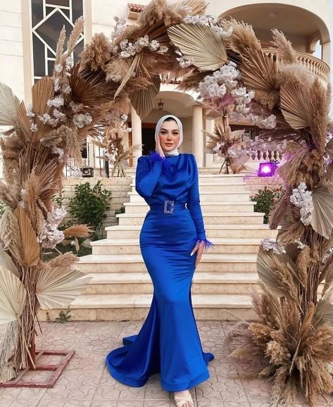 Hijabi Blue Dress, Royal Blue Dress Hijab, Hijab Soiree, Dress Soiree, Electric Blue Dresses, Soiree Outfit, Sketches Design, Blue Dress Outfits, Hijab Beauty