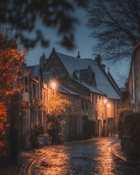 Carriage Aesthetic, Scotland Aesthetic, Old Town Edinburgh, Old Circus, Edinburgh Travel, Visit Edinburgh, Edinburgh City, Visit Scotland, Edinburgh Castle