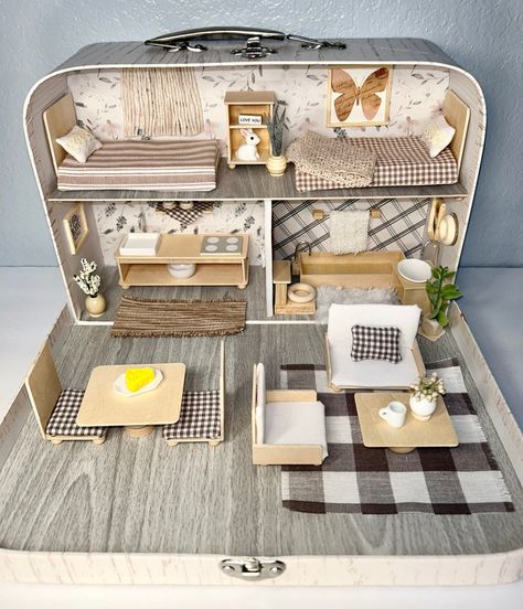 Dollhouse Suitcase, Diy Doll Suitcase, Suitcase Dollhouse, Cardboard Suitcase, Travel Dollhouse, Doll Suitcase, House Template, Doll House Plans, Diy Doll Miniatures